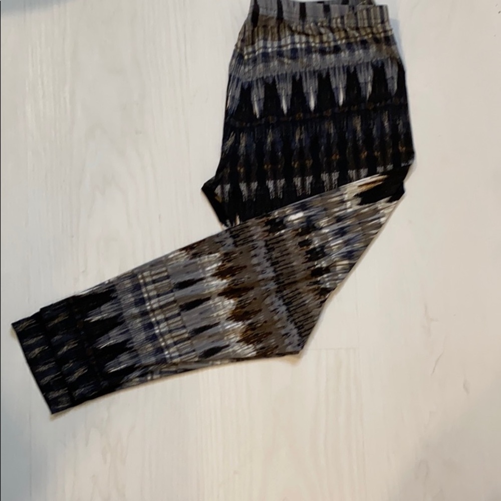 Dominica Maazur print, cropped leggings